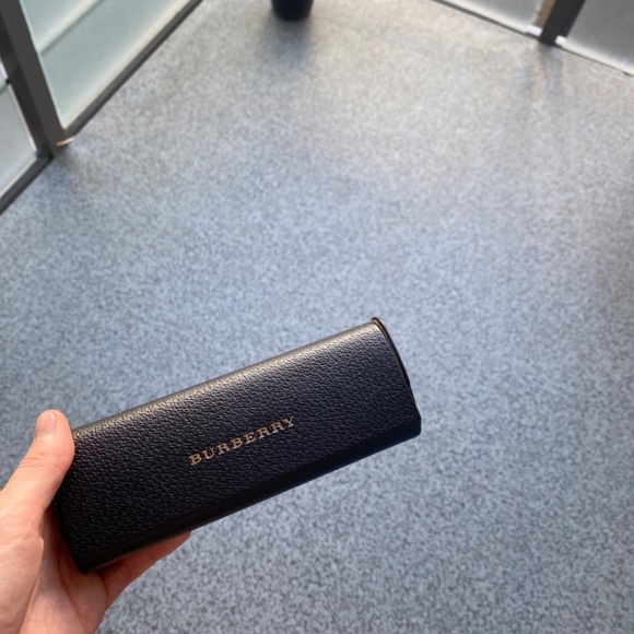 Burberry sunglasses - Picture 2 of 3